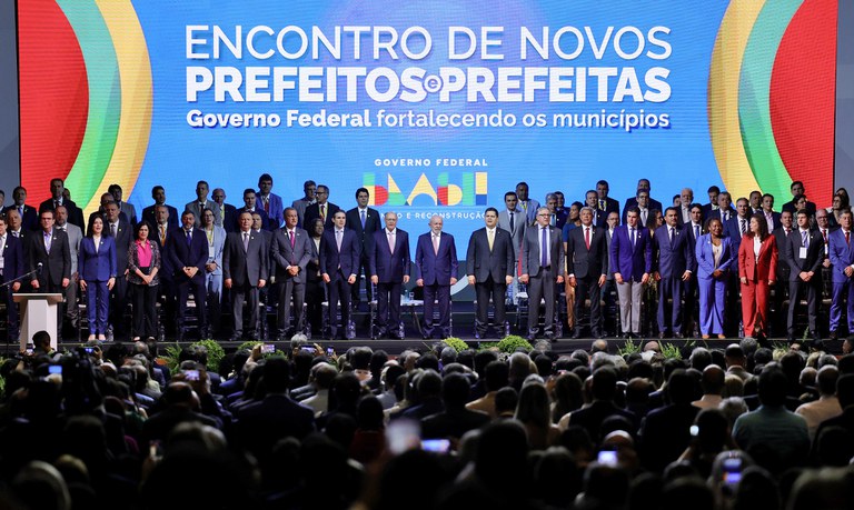 NovoPACSeleesganhadestaquenaaberturadoEncontrodePrefeitosePrefeitosemBraslia_0822414001744482564.jpeg
