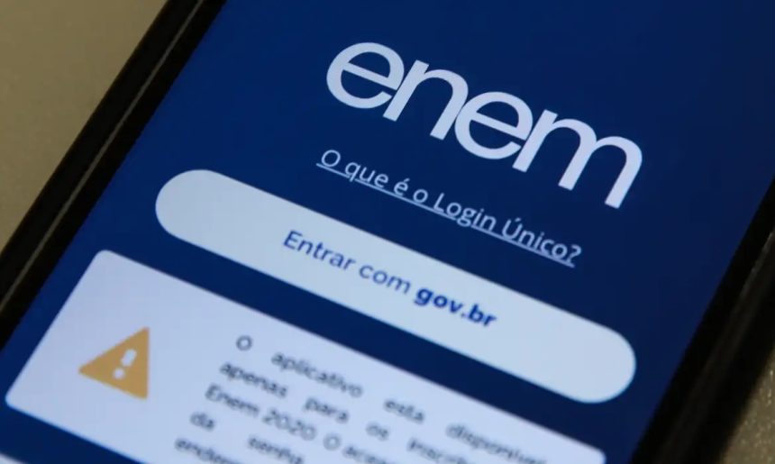 Participantes do Pé-de-Meia já podem pedir isenção no Enem 2024