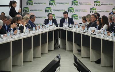 EmreuniodaFrenteParlamentardeAgropecuriaministrodaAndrdePauladefendedilogoentreExecutivoeLegislativo_0815461001784947640.jpeg